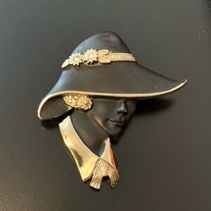 CROWN Trifari Classy Black & Gold Lady Brooch.
